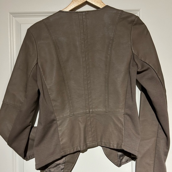 DYNAMITE mauve faux leather blazer - Picture 2 of 4